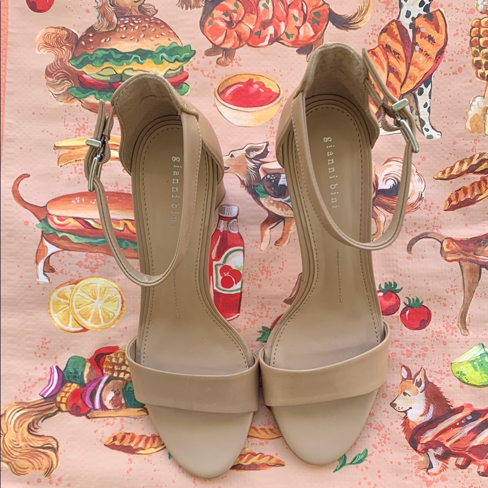 Gianni Bini Tan Heels Minimalist Design - Picture 2 of 7